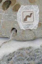 field-unraveling-stone-de