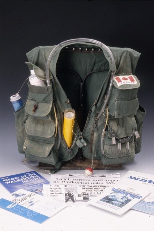 8b. Irland. Walkerton Life Vest